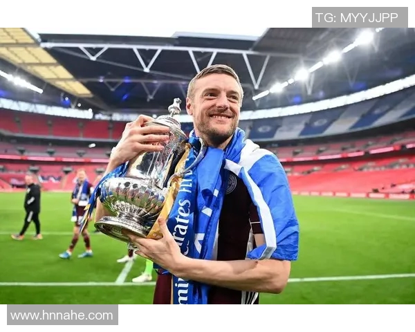 足球球星P脸：从崭露头角到巅峰时刻，领略足球传奇的成长历程